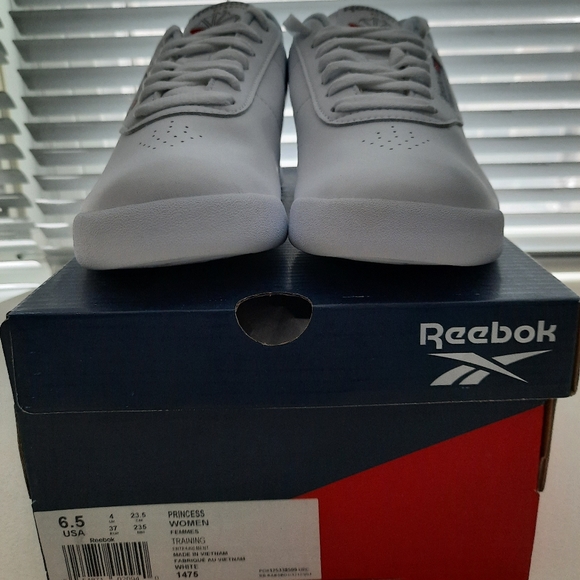 New Reebok Princess Shoes - Picture 5 of 7